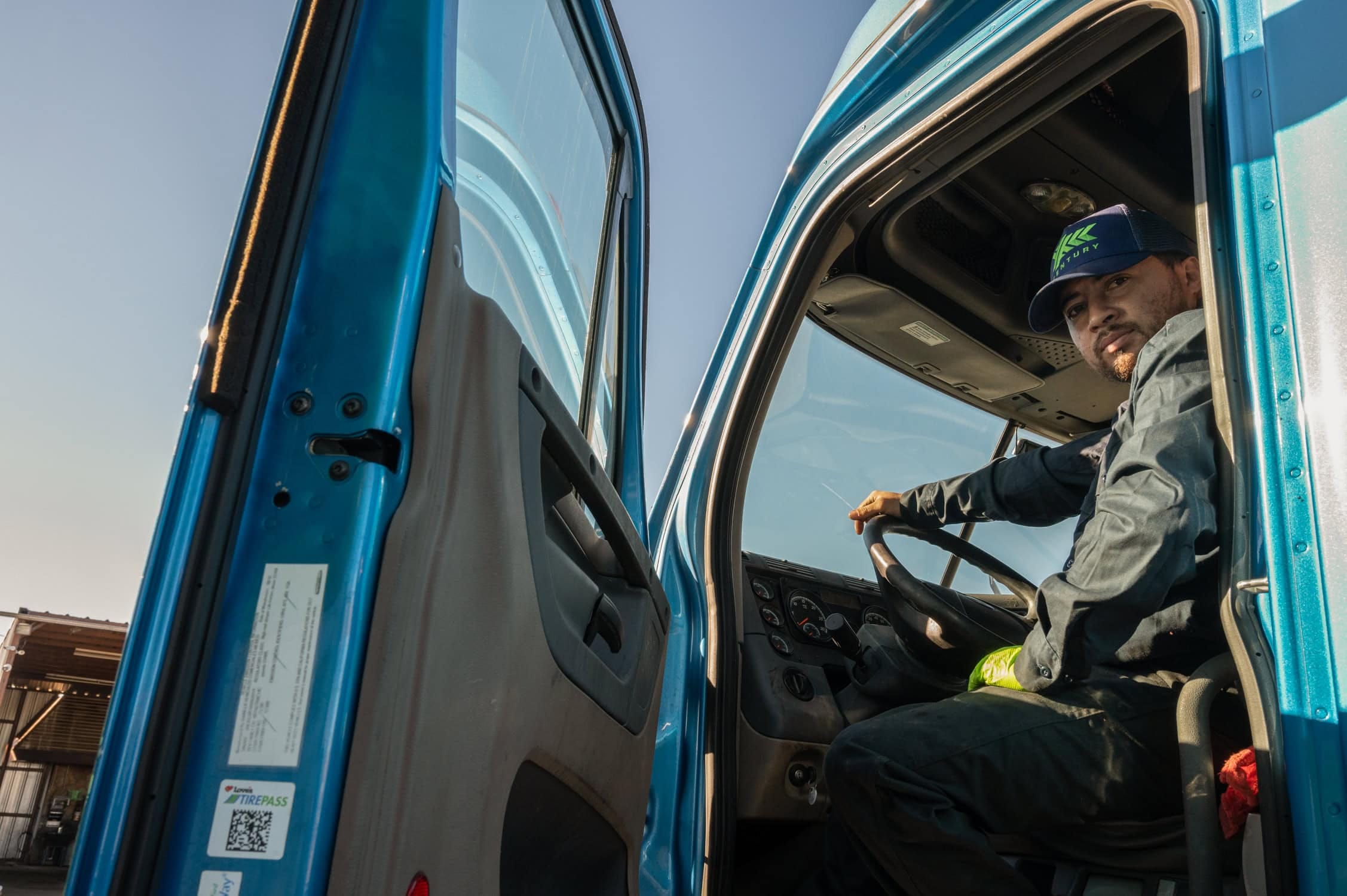 XXII Century Trucking | Chicago CDL-A Jobs & Freight | goxxii.com